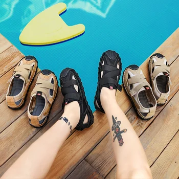 Muži Kožené Sandály Vysoce Kvalitní Ležérní Mužů Beach Sandály Módní Letní Sandály Prodyšné Boty Muži Černé Římské Vycházkové Boty