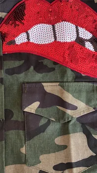 Plus Velikost Flitr Červené Rty Camouflage Camo Bunda Kabát Ženy Tlačítko Up Kapsy Vojenské Ležérní Streetwear Oblečení Chaqueta Mujer