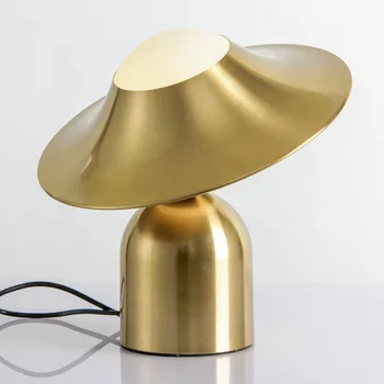 Tvůrčí Charakter Modelování LED Stolní lampa Klobouk Movitého Ložnice, Obývací pokoj Stůl, světle Zlaté Kovové Děti dárky bytové Dekorace